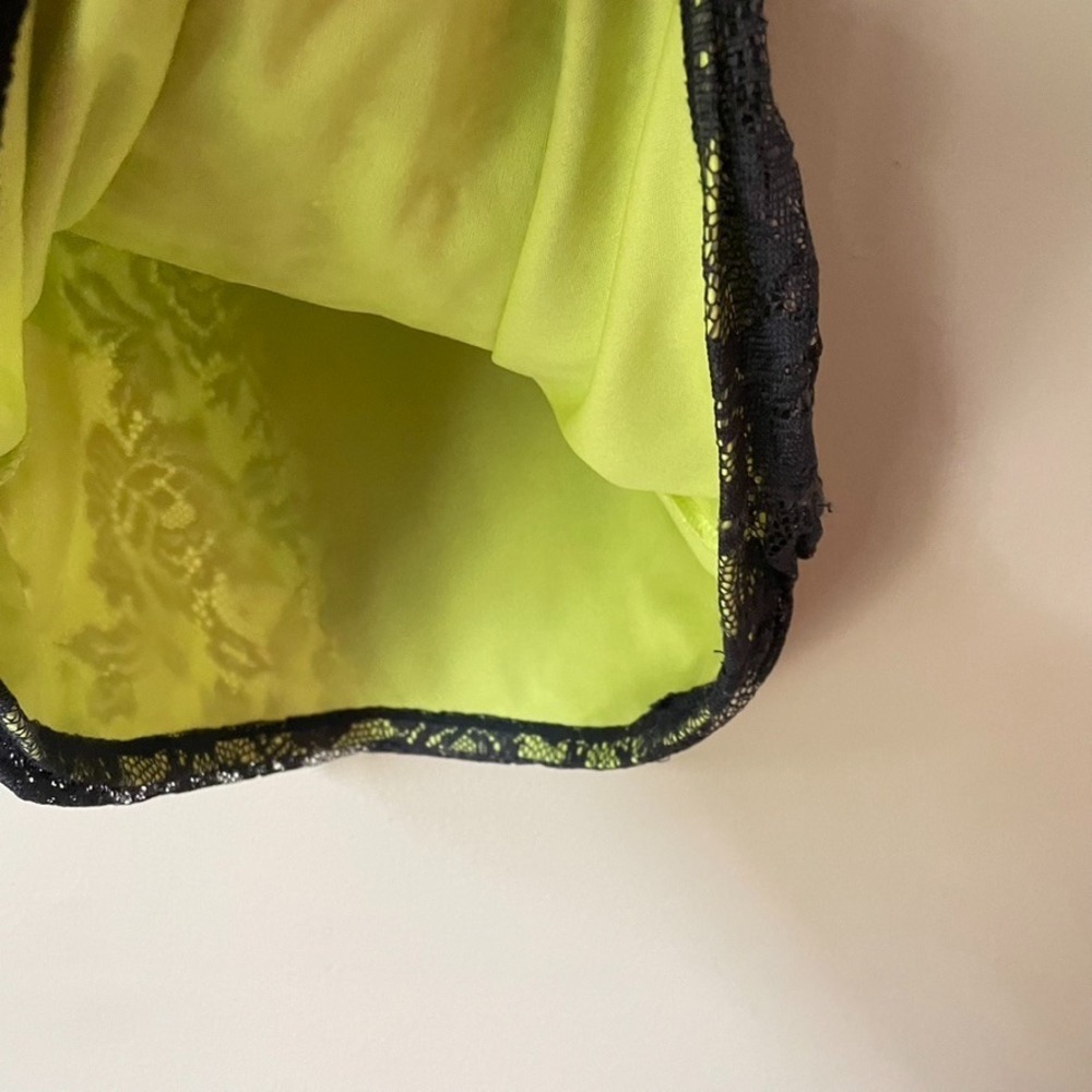 Wet Seal Neon Green Black Lace Ruched Sides Lined Y2K Goth Tank‎ Top Size Large - Picture 4 of 7